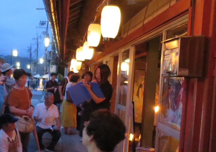 芝居絵屏風、絵馬提灯展示の風景2