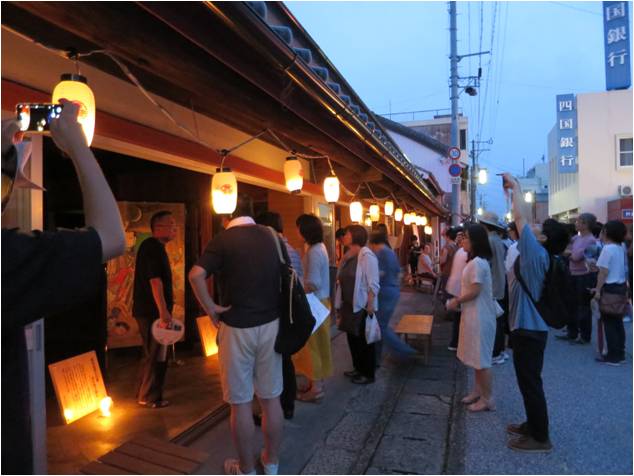 芝居絵屏風、絵馬提灯展示の風景4